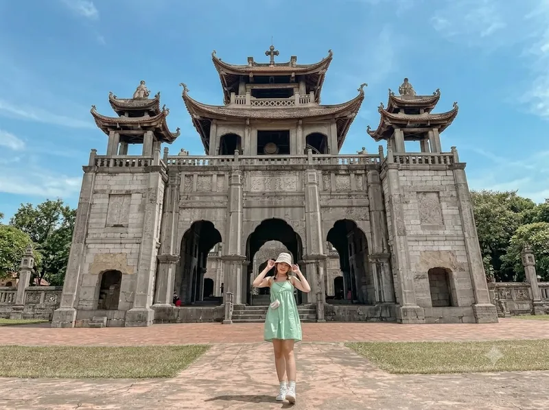 Nhà thờ đá Phát Diệm nổi bật với kiến trúc Đông Tây độc đáo